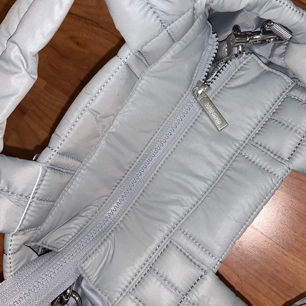 NWT Lululemon Athletica Quilted Grid Crossbody Bag In Silver Drop ASIA EXCLUSIVE - Picture 9 of 12